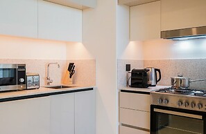 Aya - Beachfront Apartment With all Amenities and Pool