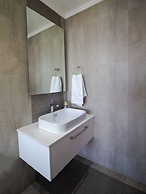 Sandton Smart Apartment Twelve