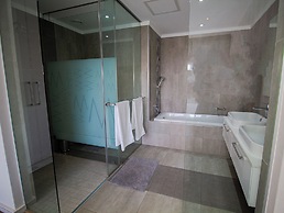 Sandton Smart Apartment Twelve