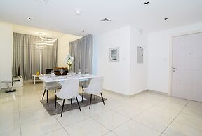 Tanin - Modern Spacious 1BR Apartment With 2 Balconies