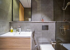 Tanin - Modern Spacious 1BR Apartment With 2 Balconies