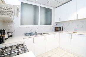 Tanin - Modern Spacious 1BR Apartment With 2 Balconies