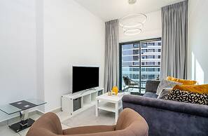 Tanin - Modern Spacious 1BR Apartment With 2 Balconies