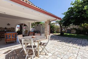 Villa Erika with private pool and garden