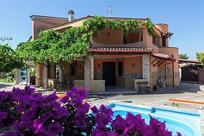 Villa Erika with private pool and garden