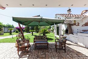 Villa Erika with private pool and garden