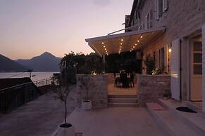 Luxury Pool Villa Feliz