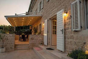 Luxury Pool Villa Feliz
