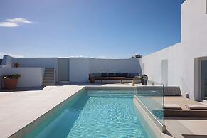 Omna Caldera Suites