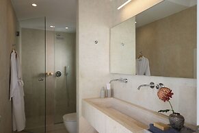 Omna Caldera Suites