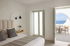 Omna Caldera Suites