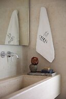 Omna Caldera Suites