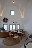 Omna Caldera Suites