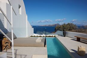 Omna Caldera Suites
