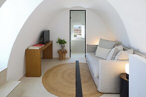 Omna Caldera Suites