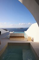 Omna Caldera Suites