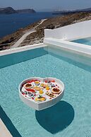Omna Caldera Suites