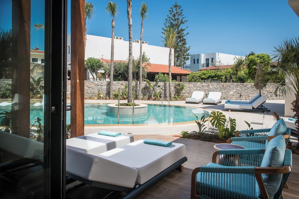 Noble Hotel Suites - Adults Only