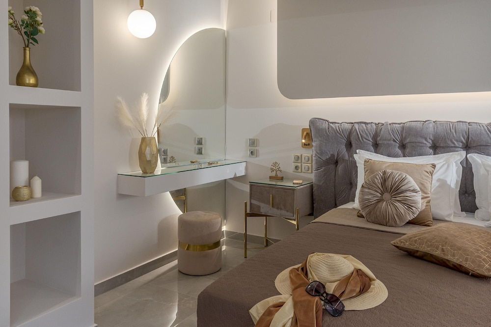 Myra Mare Golden Suite by Estia