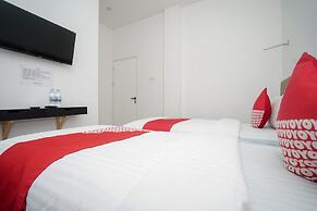 OYO 443 Hotel Barlian