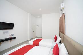 OYO 443 Hotel Barlian