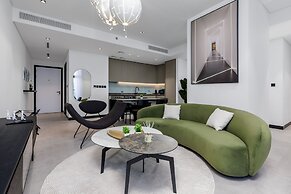 Waves - Tranquil Waterfront Living 2B Retreat With Balcony