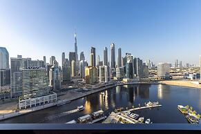 Waves - Tranquil Waterfront Living 2B Retreat With Balcony