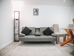Cosy Hideaway Close to Town