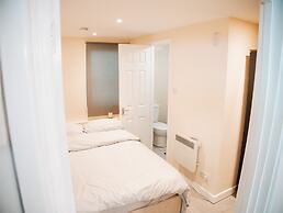 Cosy Hideaway Close to Town