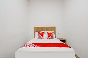 OYO 90233 The Shine Residence