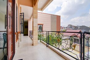 OYO 90233 The Shine Residence