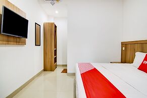 OYO 90233 The Shine Residence