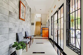 OYO 90233 The Shine Residence
