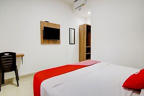 OYO 90233 The Shine Residence
