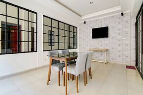 OYO 90233 The Shine Residence