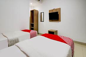 OYO 90233 The Shine Residence