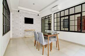 OYO 90233 The Shine Residence