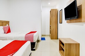 OYO 90233 The Shine Residence
