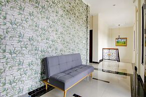 OYO 90233 The Shine Residence