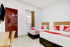 OYO 90233 The Shine Residence