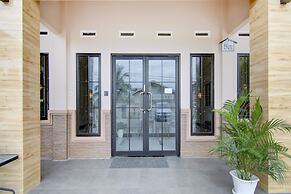 OYO 90233 The Shine Residence