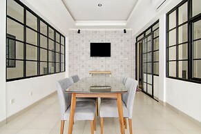OYO 90233 The Shine Residence