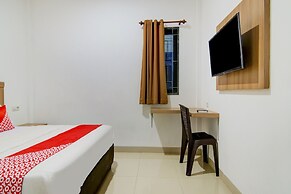OYO 90233 The Shine Residence