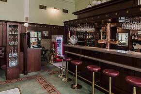 Palace Inn