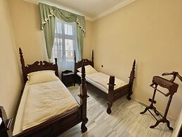 Palace Inn