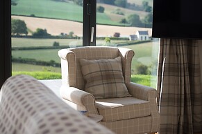 Beautiful Cottage in Idyllic Countryside Setting