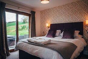 Beautiful Cottage in Idyllic Countryside Setting