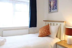 6guests-parking-nearstansted-accessible