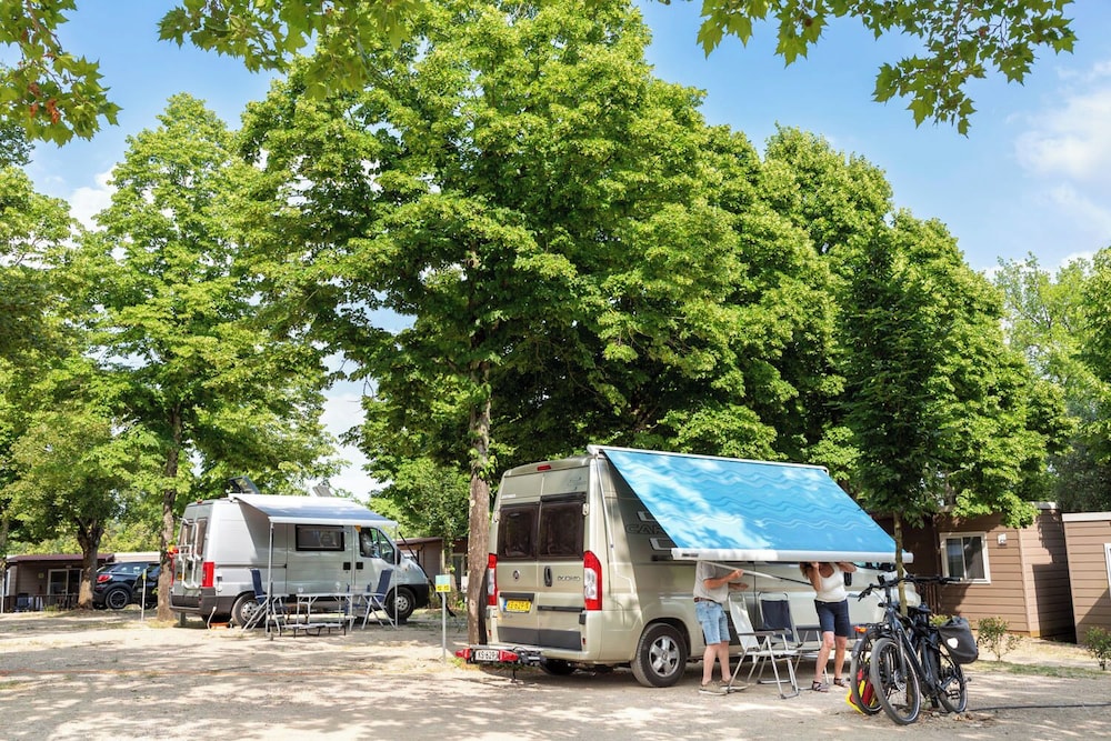hu Firenze Certosa camping in town
