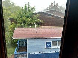 Cozy Little Blue Caravan in Scy Belgique